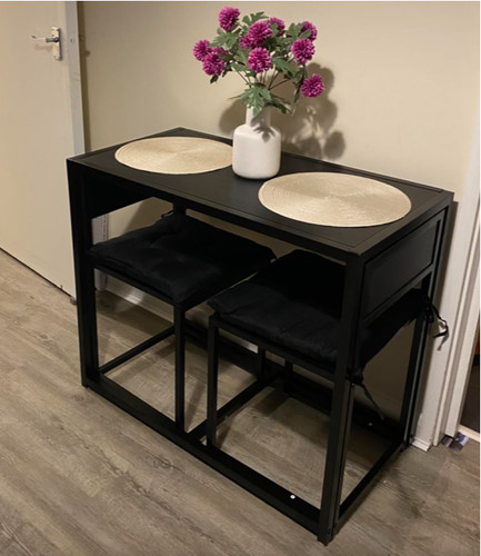 Small table and chairs - 2, space